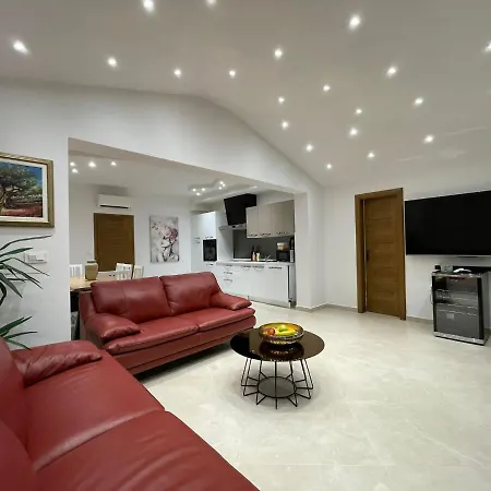 Natka * 罗维尼村