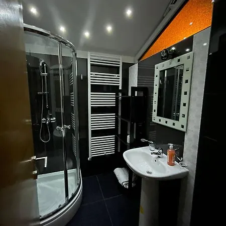 Natka * 罗维尼村